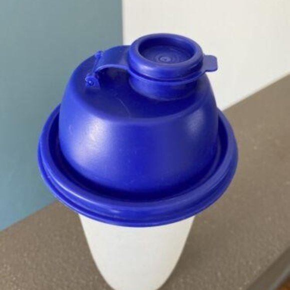 Tupperware Quick Shake 16 Ounce - Picture 2 of 5